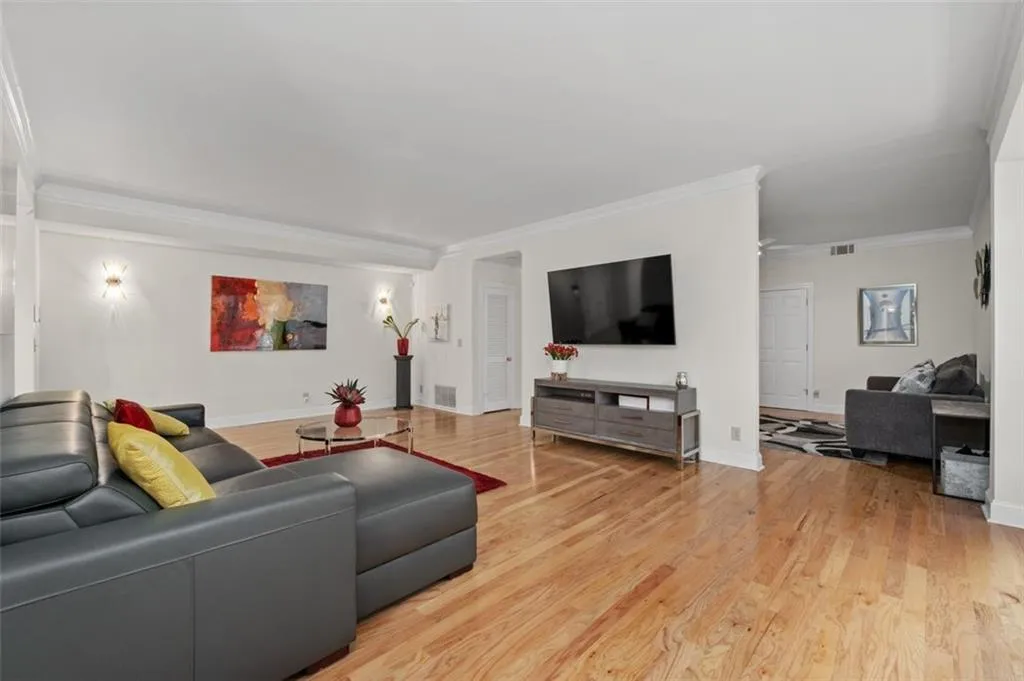2632 Peachtree Rd. Road Nw Unit A204, Atlanta, Georgia 30305, 2 Bedrooms Bedrooms, ,2 BathroomsBathrooms,Residential,For Sale,2632 Peachtree Rd. Road Nw Unit A204,7549312