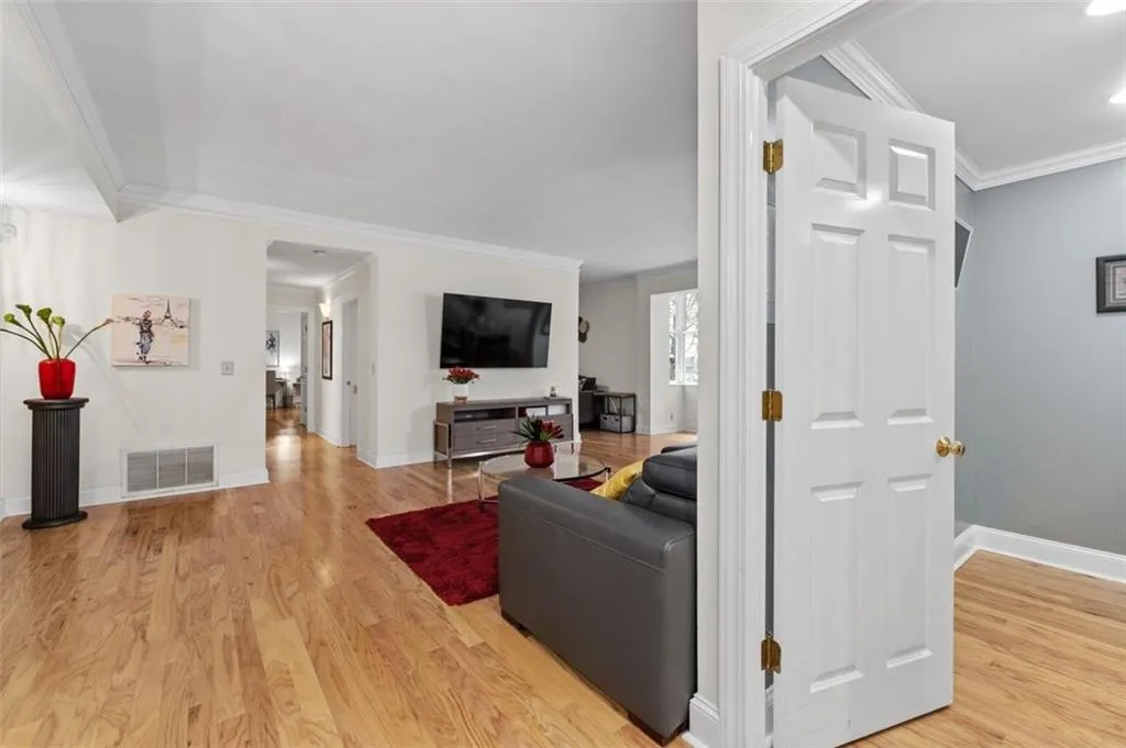 2632 Peachtree Rd. Road Nw Unit A204, Atlanta, Georgia 30305, 2 Bedrooms Bedrooms, ,2 BathroomsBathrooms,Residential,For Sale,2632 Peachtree Rd. Road Nw Unit A204,7549312