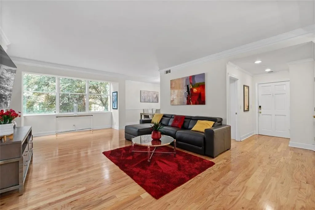 2632 Peachtree Rd. Road Nw Unit A204, Atlanta, Georgia 30305, 2 Bedrooms Bedrooms, ,2 BathroomsBathrooms,Residential,For Sale,2632 Peachtree Rd. Road Nw Unit A204,7549312