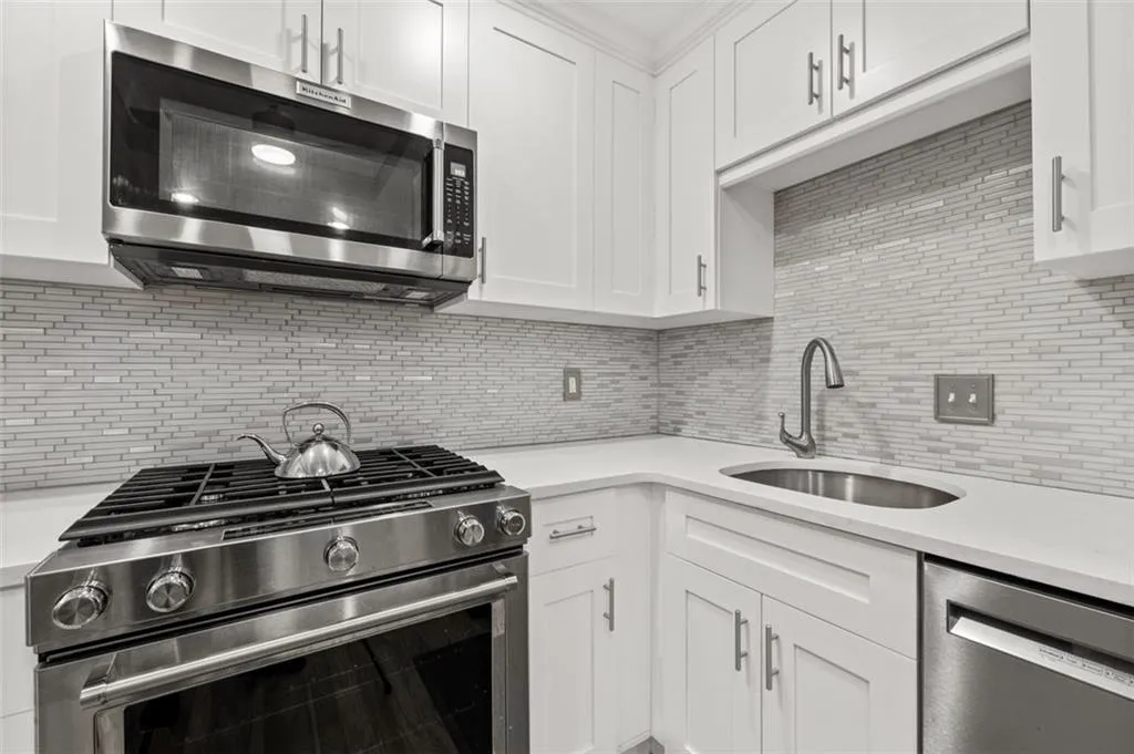 2632 Peachtree Rd. Road Nw Unit A204, Atlanta, Georgia 30305, 2 Bedrooms Bedrooms, ,2 BathroomsBathrooms,Residential,For Sale,2632 Peachtree Rd. Road Nw Unit A204,7549312