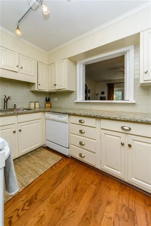 70 Old Ivy Road Ne Unit 54, Atlanta, Georgia 30342, 2 Bedrooms Bedrooms, ,2 BathroomsBathrooms,Residential,Sold,70 Old Ivy Road Ne Unit 54,5845243