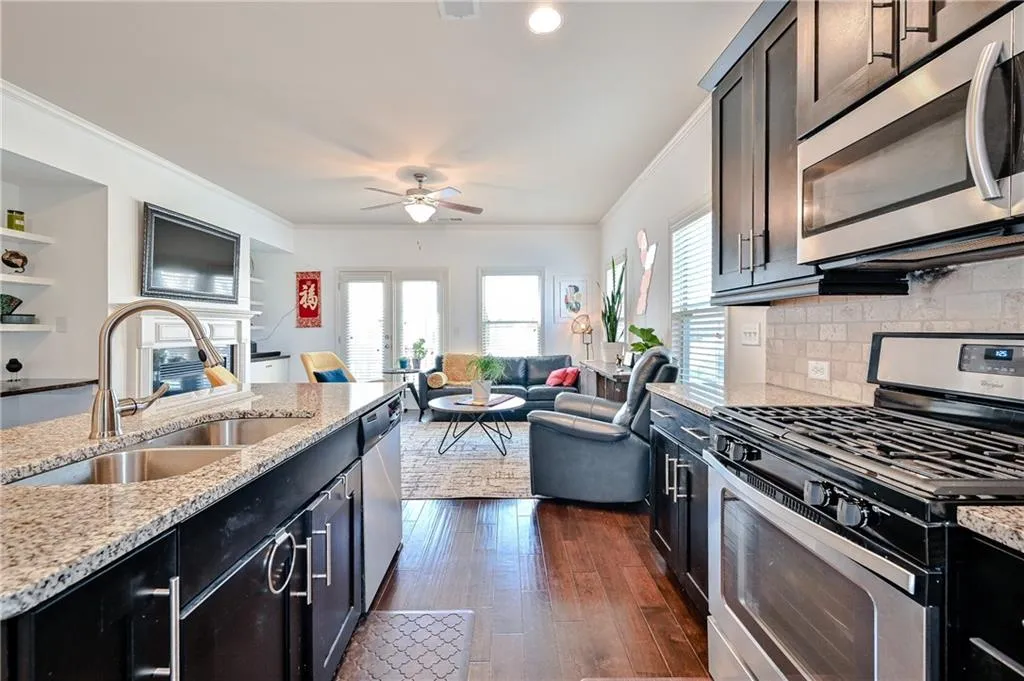 7520 Highlands Point, Sandy Springs, Georgia 30328, 3 Bedrooms Bedrooms, ,3 BathroomsBathrooms,Residential,Sold,7520 Highlands Point,6994055