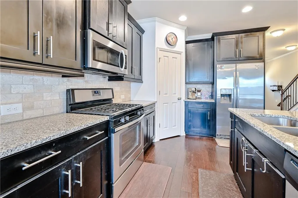 7520 Highlands Point, Sandy Springs, Georgia 30328, 3 Bedrooms Bedrooms, ,3 BathroomsBathrooms,Residential,Sold,7520 Highlands Point,6994055