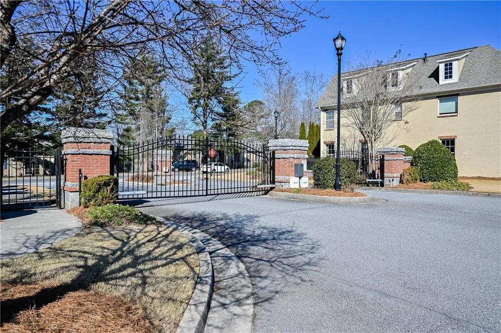 7520 Highlands Point, Sandy Springs, Georgia 30328, 3 Bedrooms Bedrooms, ,3 BathroomsBathrooms,Residential,Sold,7520 Highlands Point,6994055