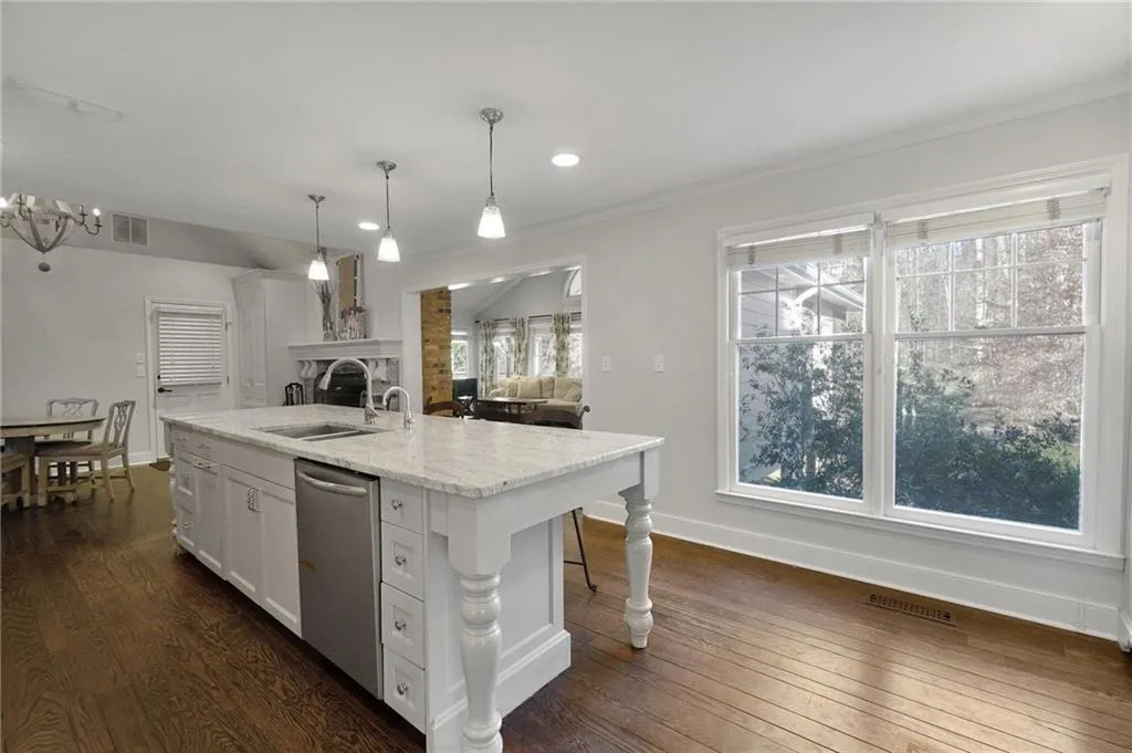 410 Forest Hills Drive, Sandy Springs, Georgia 30342, 5 Bedrooms Bedrooms, ,4 BathroomsBathrooms,Residential,Sold,410 Forest Hills Drive,5958128