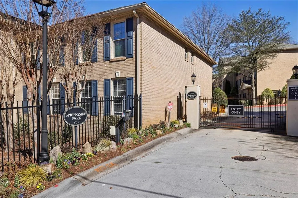 750 Dalrymple Road Unit B4, Sandy Springs, Georgia 30328, 3 Bedrooms Bedrooms, ,2 BathroomsBathrooms,Residential,Sold,750 Dalrymple Road Unit B4,7718581