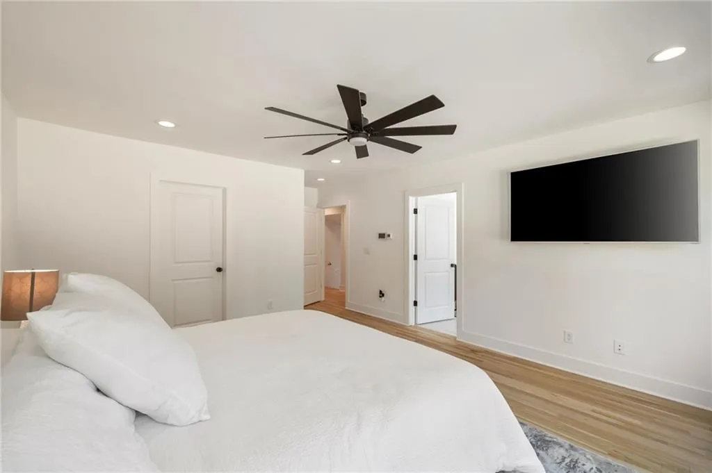 Hardwood flooring, recessed lighting, and a ceiling fan