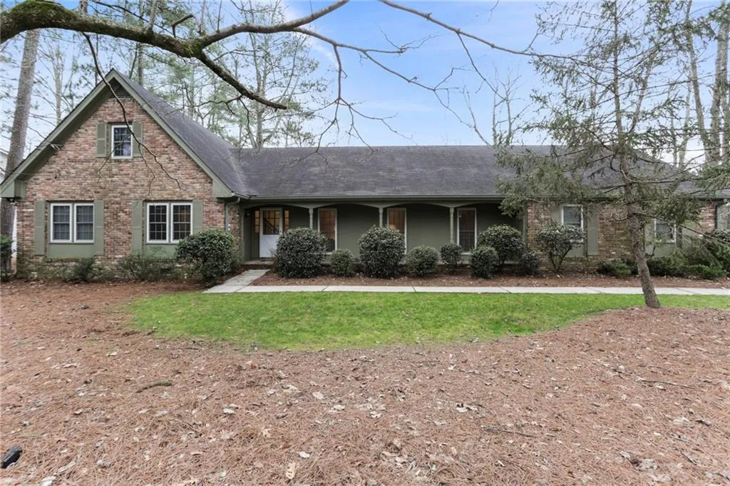 310 Hunters Trace Circle, Sandy Springs, Georgia 30328, 5 Bedrooms Bedrooms, ,3 BathroomsBathrooms,Residential,Sold,310 Hunters Trace Circle,6680810