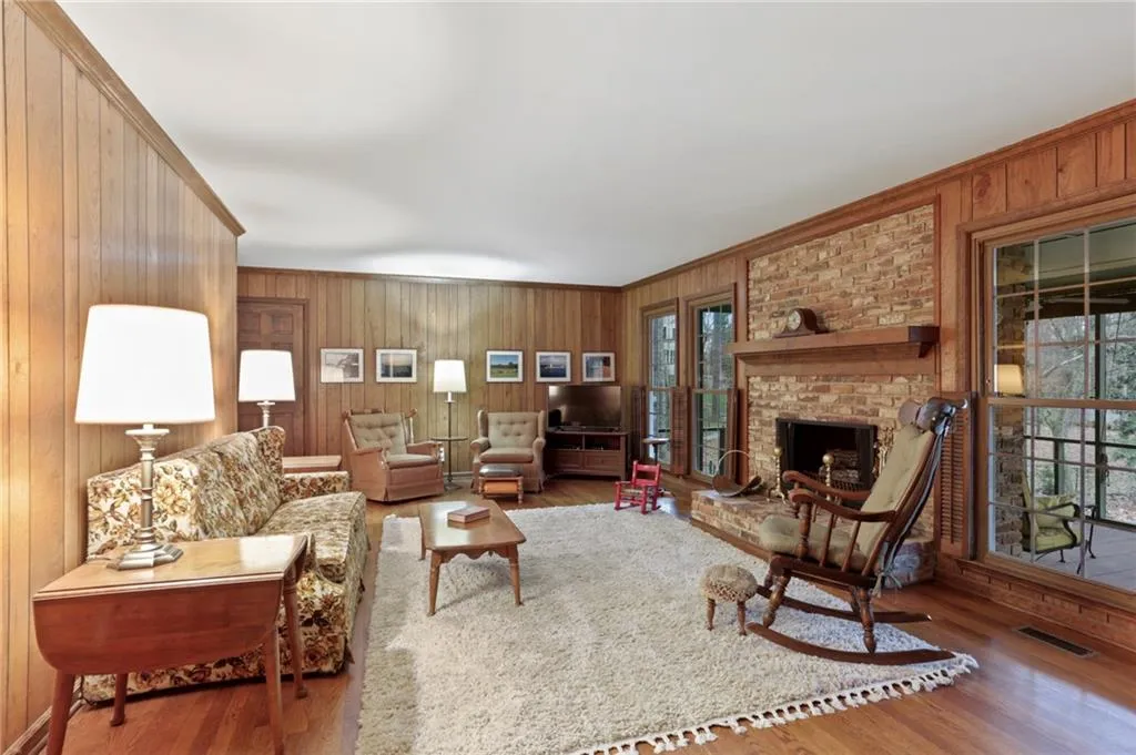 310 Hunters Trace Circle, Sandy Springs, Georgia 30328, 5 Bedrooms Bedrooms, ,3 BathroomsBathrooms,Residential,Sold,310 Hunters Trace Circle,6680810