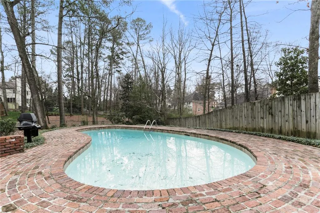 310 Hunters Trace Circle, Sandy Springs, Georgia 30328, 5 Bedrooms Bedrooms, ,3 BathroomsBathrooms,Residential,Sold,310 Hunters Trace Circle,6680810