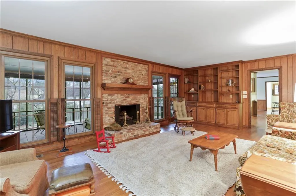 310 Hunters Trace Circle, Sandy Springs, Georgia 30328, 5 Bedrooms Bedrooms, ,3 BathroomsBathrooms,Residential,Sold,310 Hunters Trace Circle,6680810