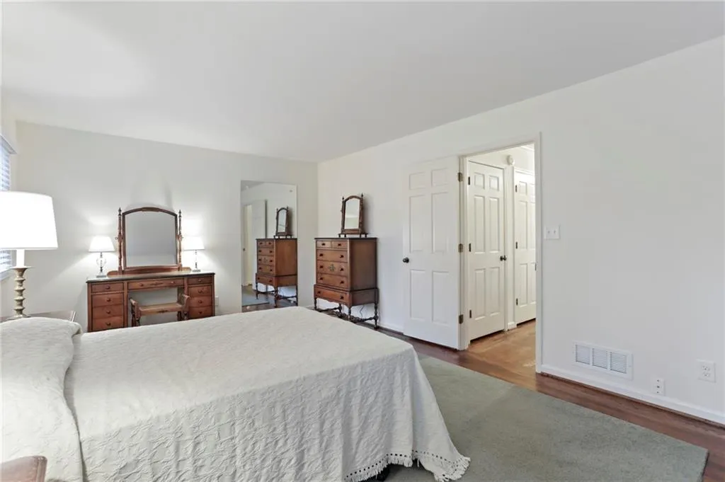 310 Hunters Trace Circle, Sandy Springs, Georgia 30328, 5 Bedrooms Bedrooms, ,3 BathroomsBathrooms,Residential,Sold,310 Hunters Trace Circle,6680810