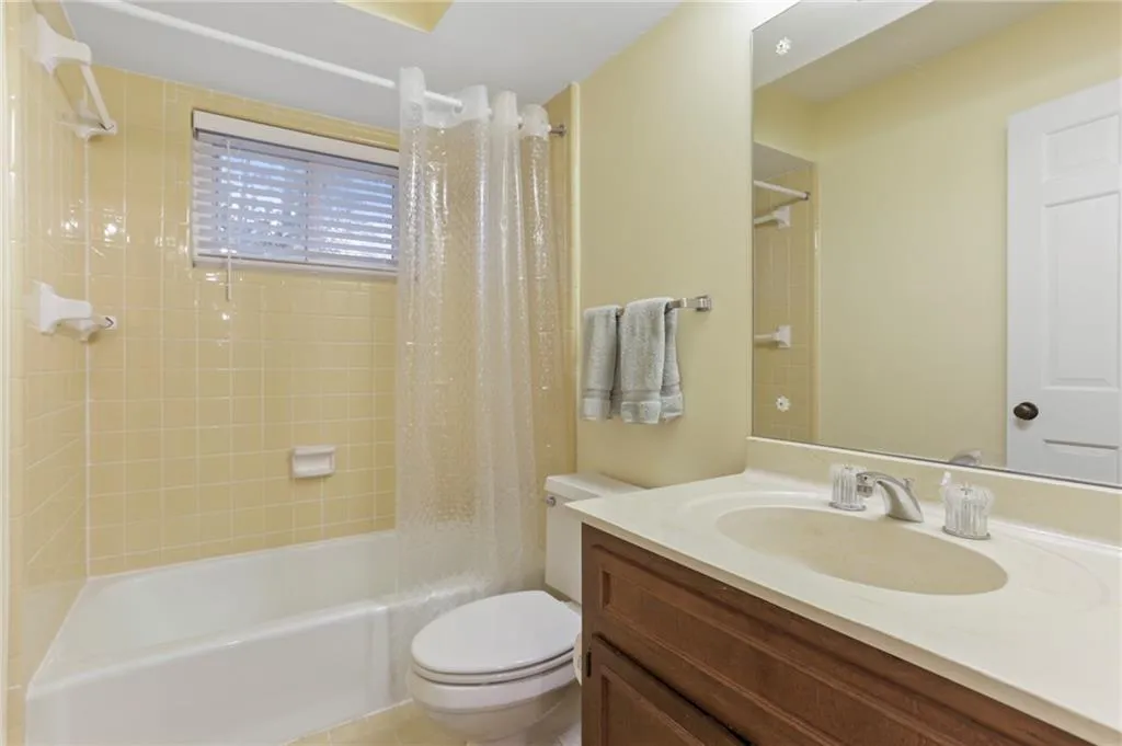 310 Hunters Trace Circle, Sandy Springs, Georgia 30328, 5 Bedrooms Bedrooms, ,3 BathroomsBathrooms,Residential,Sold,310 Hunters Trace Circle,6680810