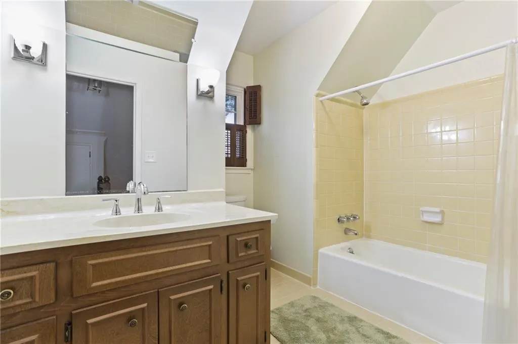 310 Hunters Trace Circle, Sandy Springs, Georgia 30328, 5 Bedrooms Bedrooms, ,3 BathroomsBathrooms,Residential,Sold,310 Hunters Trace Circle,6680810