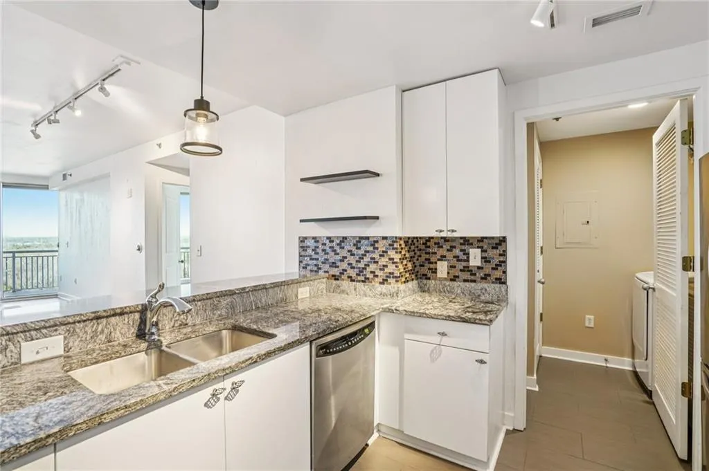 3338 Peachtree Road Ne Unit 1403, Atlanta, Georgia 30326, 1 Bedroom Bedrooms, 0 ,1 BathroomBathrooms,Residential,Sold,3338 Peachtree Road Ne Unit 1403,7707379