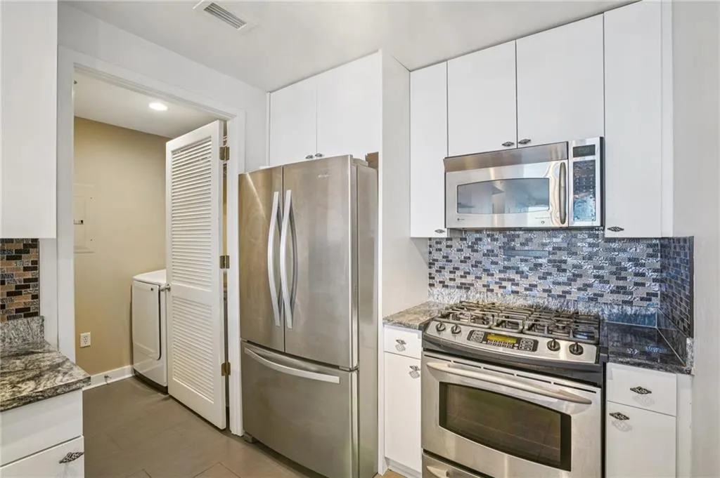 3338 Peachtree Road Ne Unit 1403, Atlanta, Georgia 30326, 1 Bedroom Bedrooms, 0 ,1 BathroomBathrooms,Residential,Sold,3338 Peachtree Road Ne Unit 1403,7707379