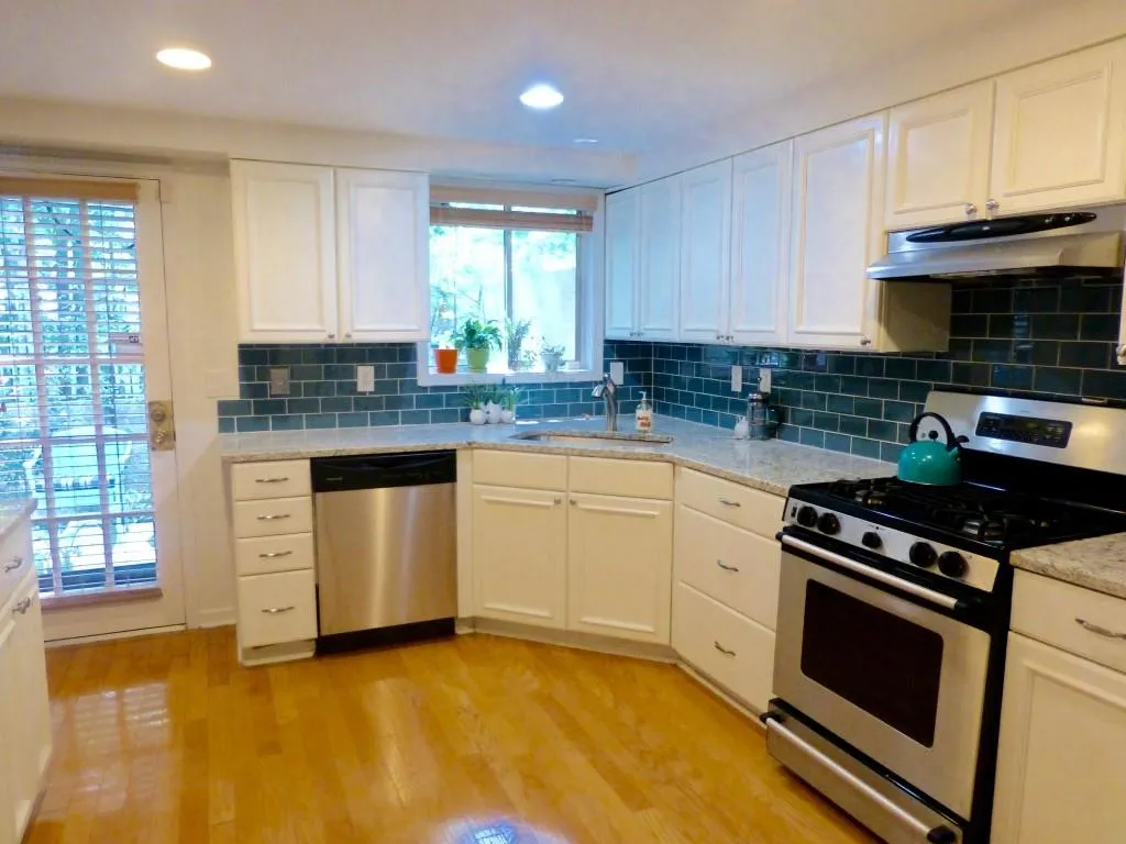 5400 Roswell Road Unit J4, Atlanta, Georgia 30342, 3 Bedrooms Bedrooms, ,2 BathroomsBathrooms,Residential,Sold,5400 Roswell Road Unit J4,5692896