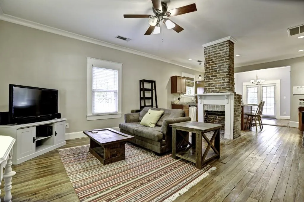 2624 Forrest Avenue Nw, Atlanta, Georgia 30318, 2 Bedrooms Bedrooms, ,1 BathroomBathrooms,Residential,Sold,2624 Forrest Avenue Nw,5750237