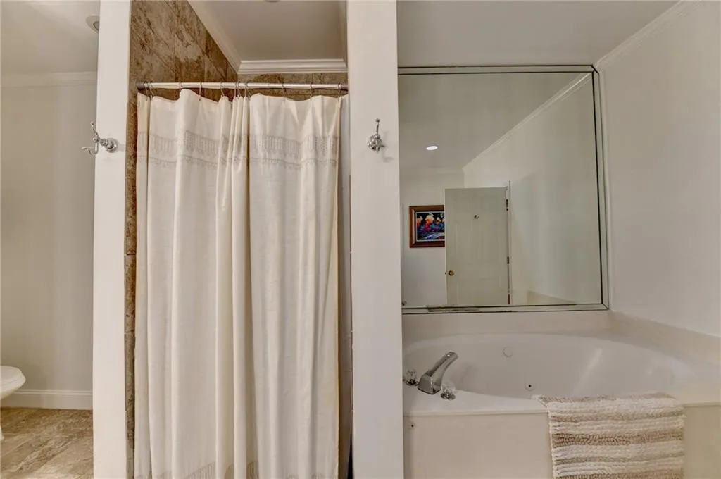 2865 Lenox Road Ne Unit 409, Atlanta, Georgia 30324, 2 Bedrooms Bedrooms, 0 ,2 BathroomsBathrooms,Residential,For Sale,2865 Lenox Road Ne Unit 409,7779465