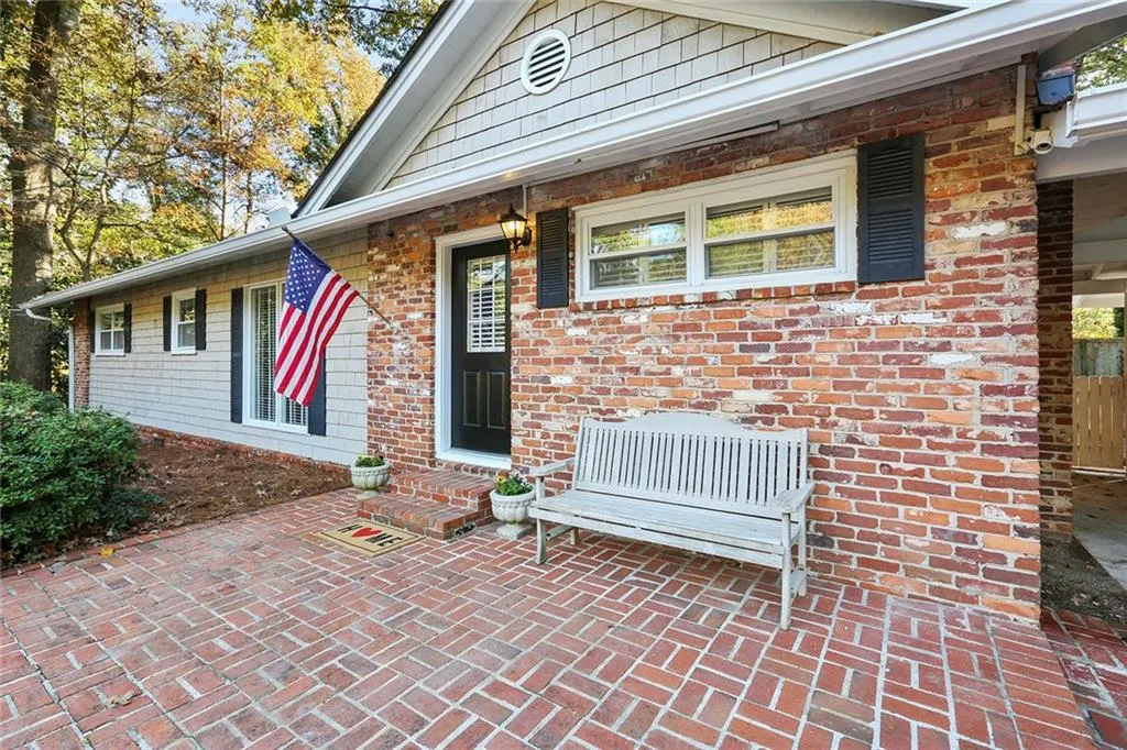 571 Valley Lane, Sandy Springs, Georgia 30328, 3 Bedrooms Bedrooms, ,2 BathroomsBathrooms,Residential,Sold,571 Valley Lane,5934190