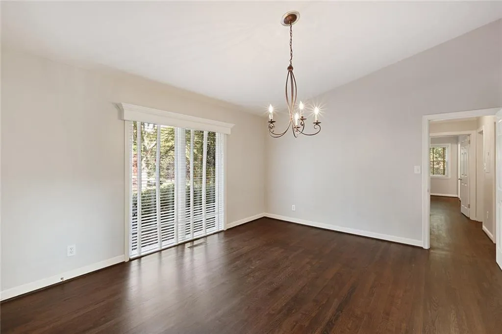 571 Valley Lane, Sandy Springs, Georgia 30328, 3 Bedrooms Bedrooms, ,2 BathroomsBathrooms,Residential,Sold,571 Valley Lane,5934190