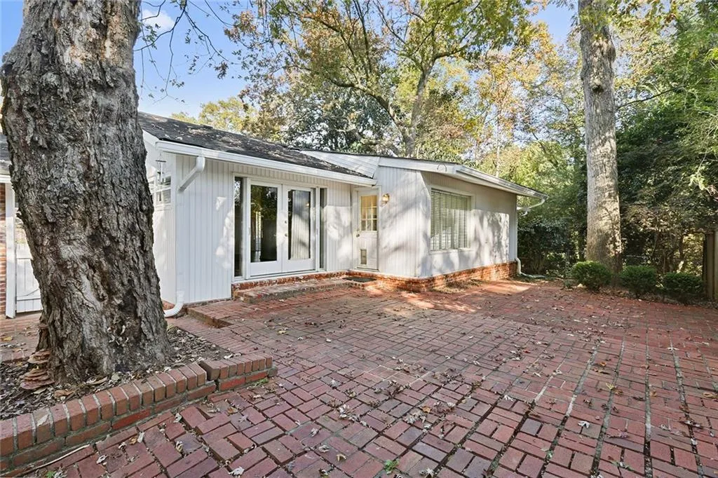 571 Valley Lane, Sandy Springs, Georgia 30328, 3 Bedrooms Bedrooms, ,2 BathroomsBathrooms,Residential,Sold,571 Valley Lane,5934190
