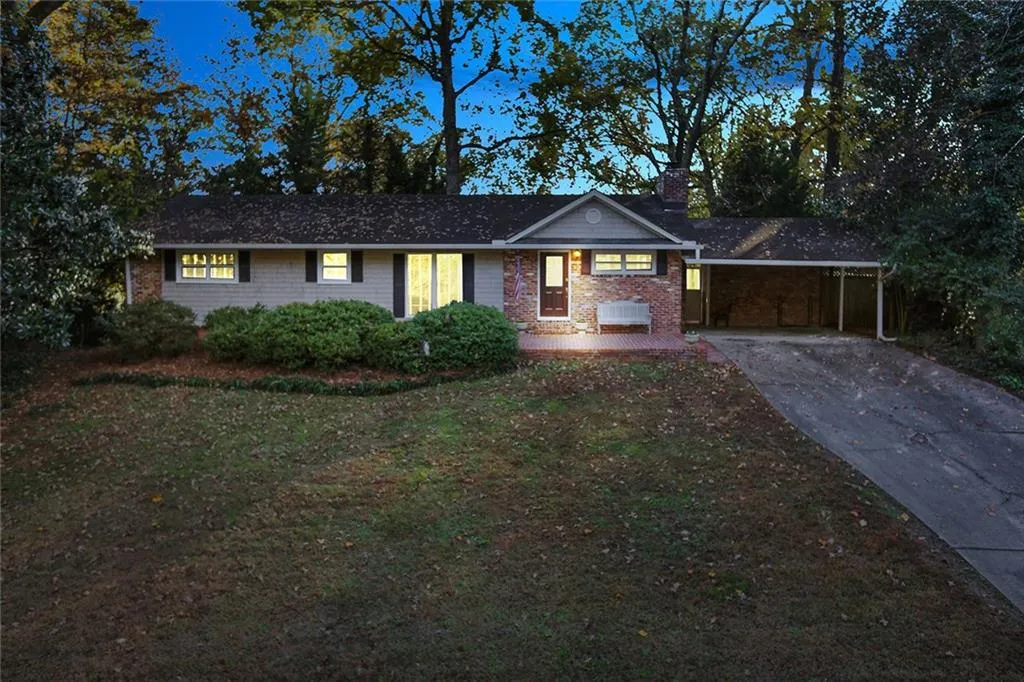 571 Valley Lane, Sandy Springs, Georgia 30328, 3 Bedrooms Bedrooms, ,2 BathroomsBathrooms,Residential,Sold,571 Valley Lane,5934190