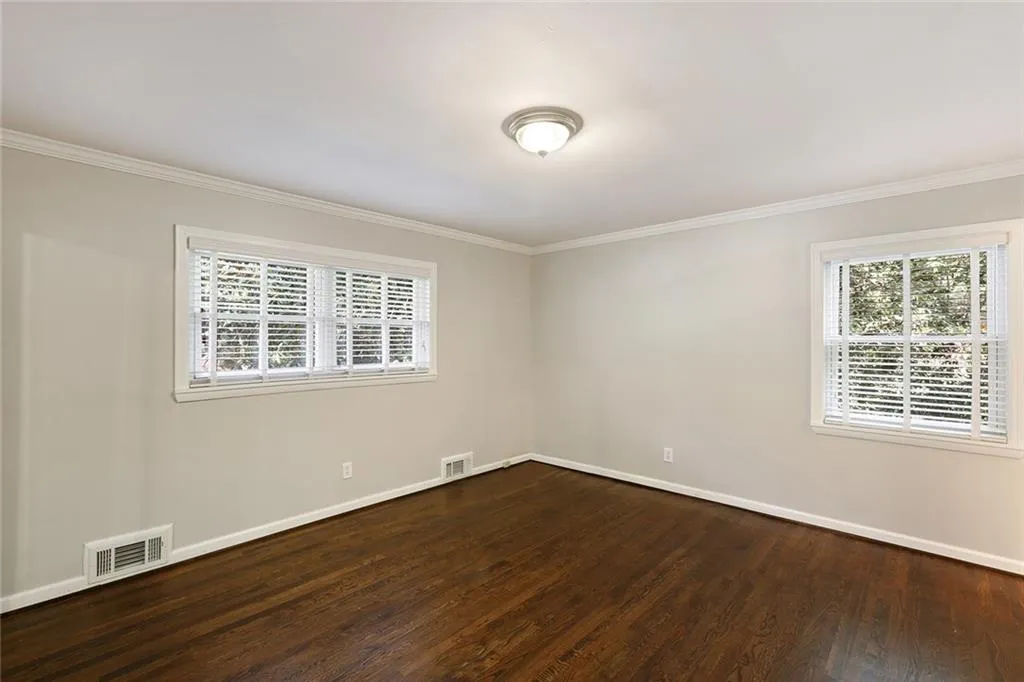 571 Valley Lane, Sandy Springs, Georgia 30328, 3 Bedrooms Bedrooms, ,2 BathroomsBathrooms,Residential,Sold,571 Valley Lane,5934190