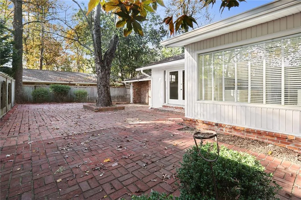 571 Valley Lane, Sandy Springs, Georgia 30328, 3 Bedrooms Bedrooms, ,2 BathroomsBathrooms,Residential,Sold,571 Valley Lane,5934190