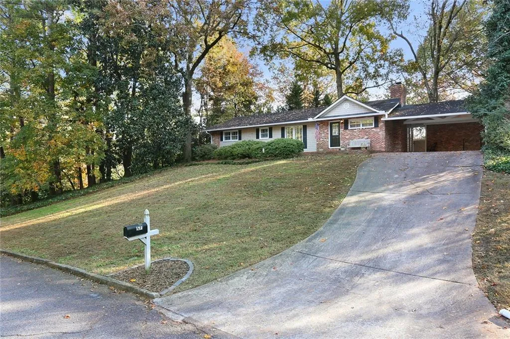 571 Valley Lane, Sandy Springs, Georgia 30328, 3 Bedrooms Bedrooms, ,2 BathroomsBathrooms,Residential,Sold,571 Valley Lane,5934190