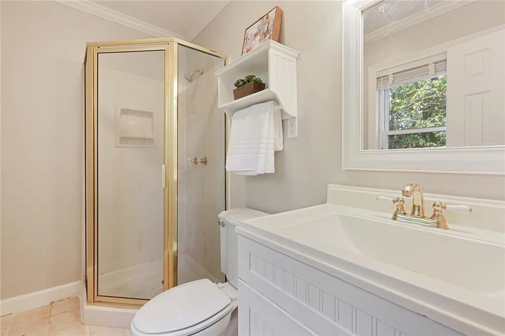 571 Valley Lane, Sandy Springs, Georgia 30328, 3 Bedrooms Bedrooms, ,2 BathroomsBathrooms,Residential,Sold,571 Valley Lane,5934190