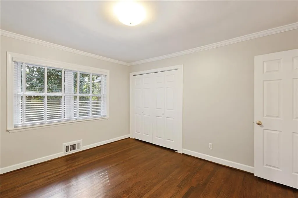 571 Valley Lane, Sandy Springs, Georgia 30328, 3 Bedrooms Bedrooms, ,2 BathroomsBathrooms,Residential,Sold,571 Valley Lane,5934190