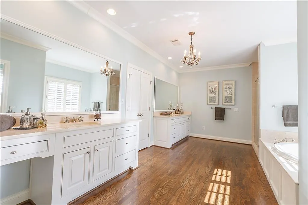 439 Brookfield Drive, Atlanta, Georgia 30342, 4 Bedrooms Bedrooms, ,3 BathroomsBathrooms,Residential,Sold,439 Brookfield Drive,5648840