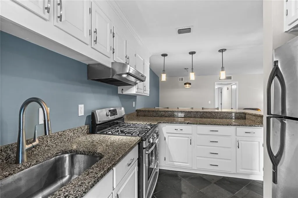 401 Woodcliff Drive, Atlanta, Georgia 30350, 2 Bedrooms Bedrooms, ,1 BathroomBathrooms,Residential,For Sale,401 Woodcliff Drive,7545744