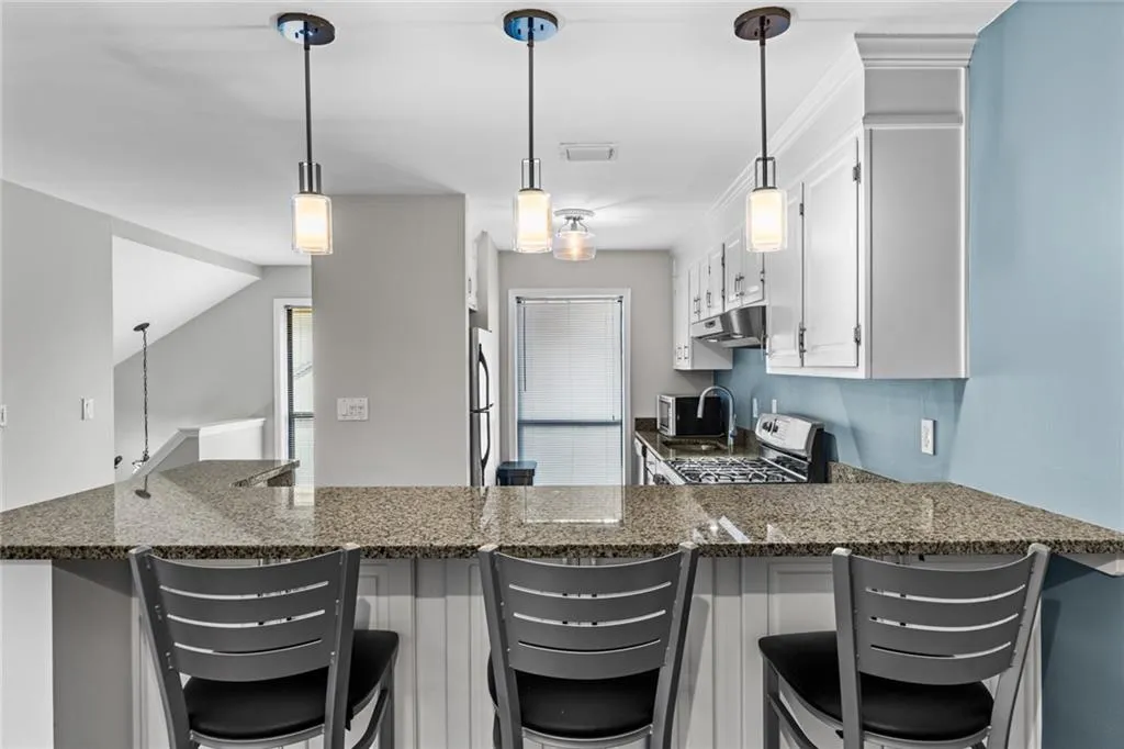 401 Woodcliff Drive, Atlanta, Georgia 30350, 2 Bedrooms Bedrooms, ,1 BathroomBathrooms,Residential,For Sale,401 Woodcliff Drive,7545744