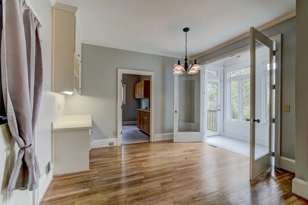 930 Manchester Place, Sandy Springs, Georgia 30328, 4 Bedrooms Bedrooms, ,3 BathroomsBathrooms,Residential,Sold,930 Manchester Place,5981605