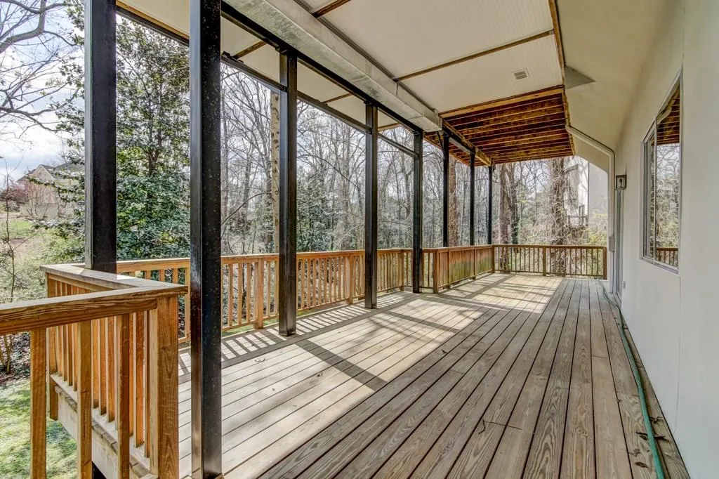 930 Manchester Place, Sandy Springs, Georgia 30328, 4 Bedrooms Bedrooms, ,3 BathroomsBathrooms,Residential,Sold,930 Manchester Place,5981605