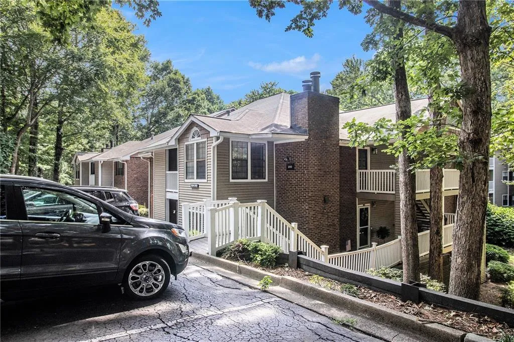 201 Barrington Hills Drive, Atlanta, Georgia 30350, 3 Bedrooms Bedrooms, ,2 BathroomsBathrooms,Residential,For Sale,201 Barrington Hills Drive,7606957