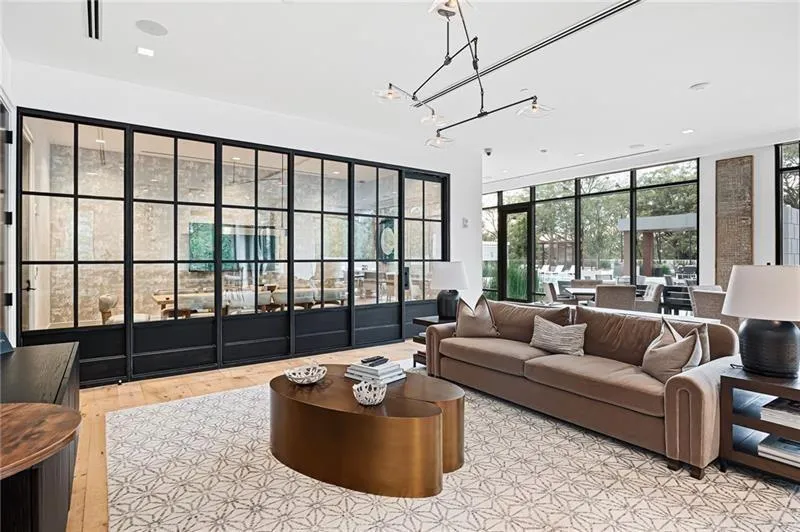 2520 Peachtree Road Nw Unit 1202, Atlanta, Georgia 30305, 2 Bedrooms Bedrooms, ,3 BathroomsBathrooms,Residential,For Sale,2520 Peachtree Road Nw Unit 1202,7614740