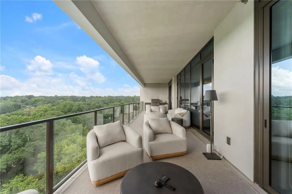 2520 Peachtree Road Nw Unit 1202, Atlanta, Georgia 30305, 2 Bedrooms Bedrooms, ,3 BathroomsBathrooms,Residential,For Sale,2520 Peachtree Road Nw Unit 1202,7614740