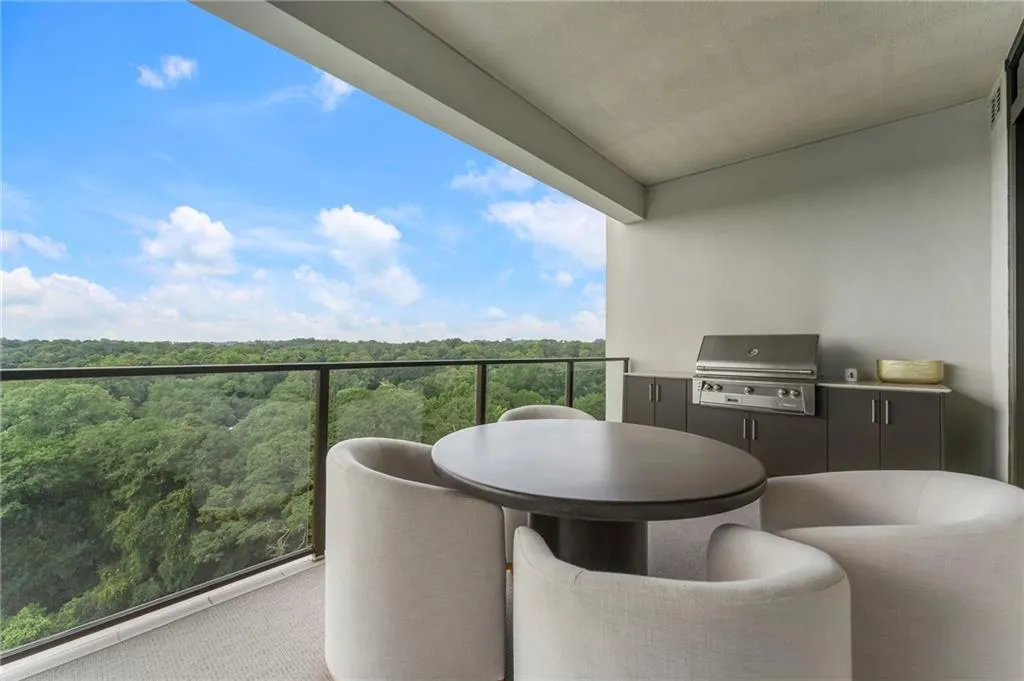 2520 Peachtree Road Nw Unit 1202, Atlanta, Georgia 30305, 2 Bedrooms Bedrooms, ,3 BathroomsBathrooms,Residential,For Sale,2520 Peachtree Road Nw Unit 1202,7614740