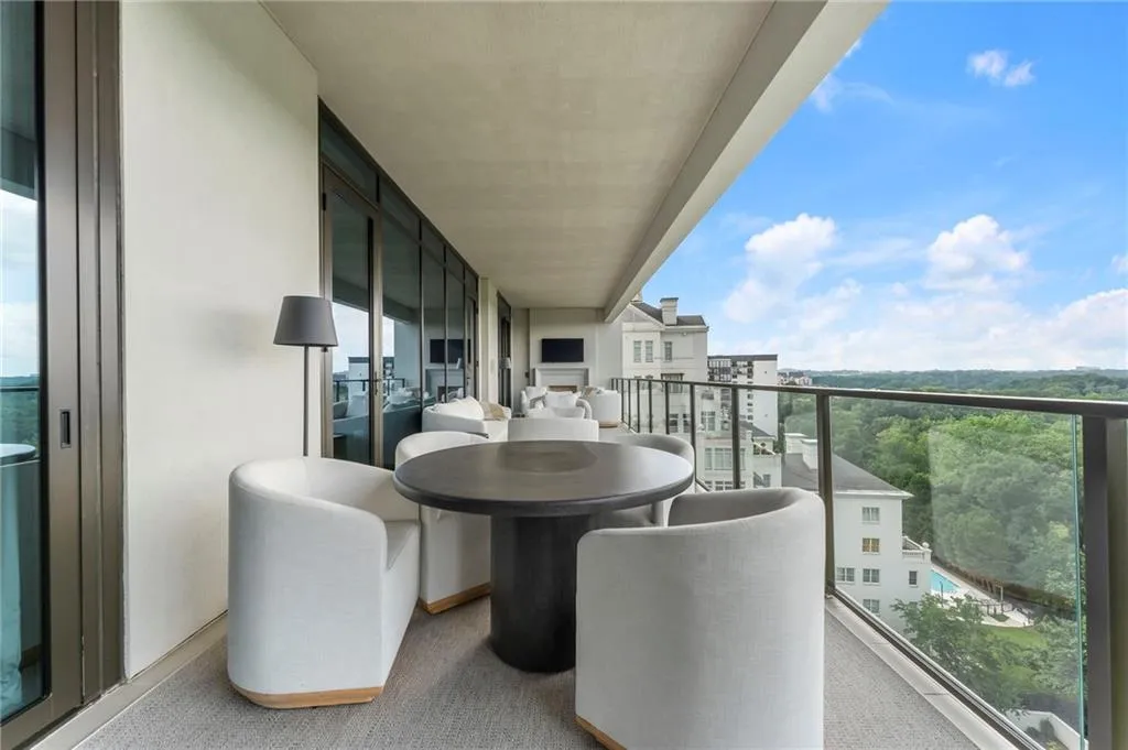 2520 Peachtree Road Nw Unit 1202, Atlanta, Georgia 30305, 2 Bedrooms Bedrooms, ,3 BathroomsBathrooms,Residential,For Sale,2520 Peachtree Road Nw Unit 1202,7614740