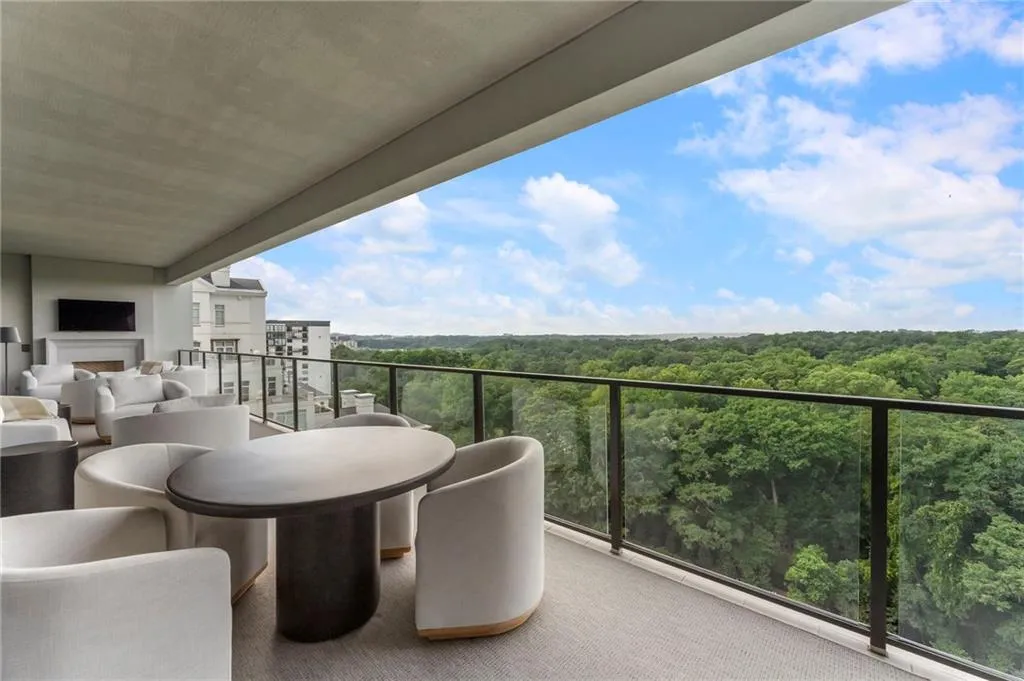 2520 Peachtree Road Nw Unit 1202, Atlanta, Georgia 30305, 2 Bedrooms Bedrooms, ,3 BathroomsBathrooms,Residential,For Sale,2520 Peachtree Road Nw Unit 1202,7614740