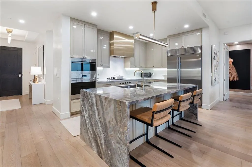 2520 Peachtree Road Nw Unit 1202, Atlanta, Georgia 30305, 2 Bedrooms Bedrooms, ,3 BathroomsBathrooms,Residential,For Sale,2520 Peachtree Road Nw Unit 1202,7614740