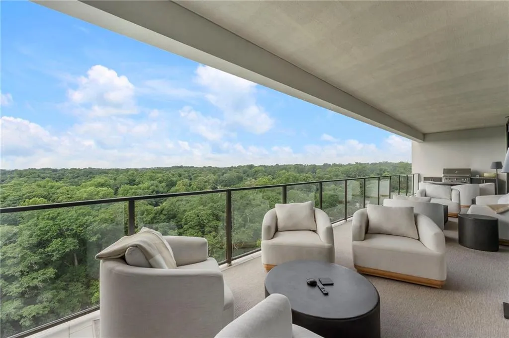2520 Peachtree Road Nw Unit 1202, Atlanta, Georgia 30305, 2 Bedrooms Bedrooms, ,3 BathroomsBathrooms,Residential,For Sale,2520 Peachtree Road Nw Unit 1202,7614740