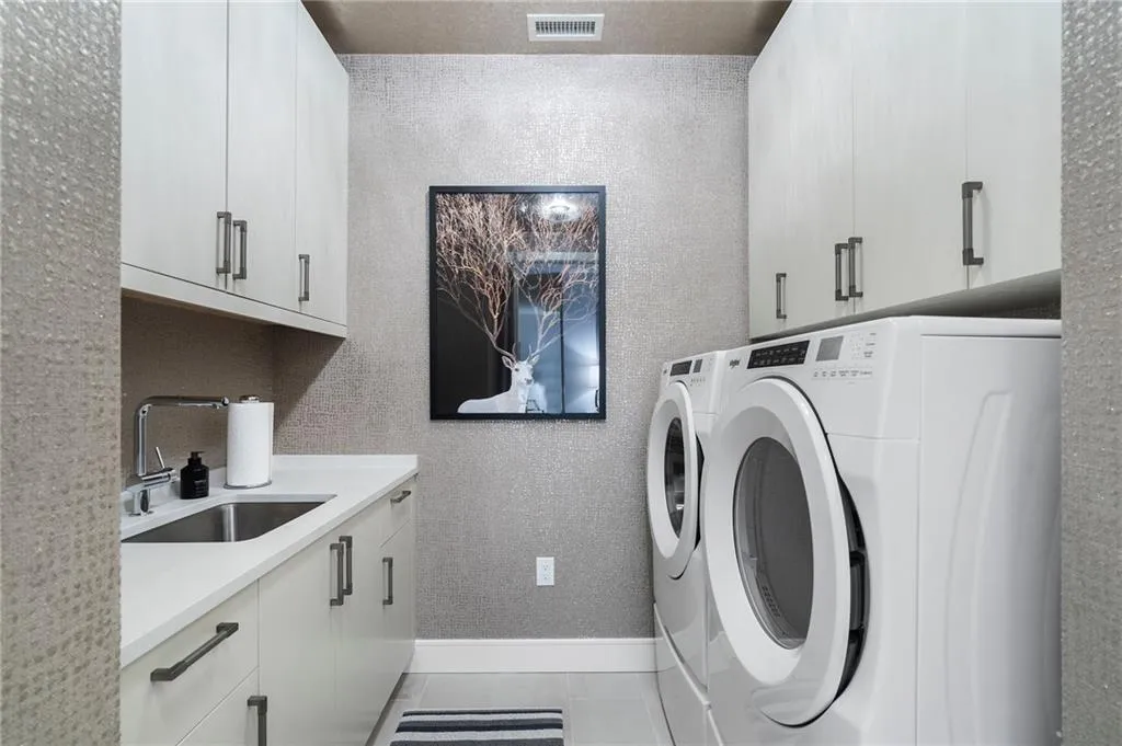 2520 Peachtree Road Nw Unit 1202, Atlanta, Georgia 30305, 2 Bedrooms Bedrooms, ,3 BathroomsBathrooms,Residential,For Sale,2520 Peachtree Road Nw Unit 1202,7614740