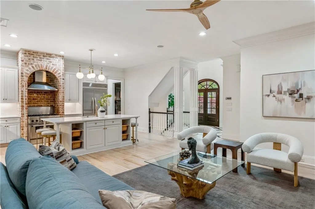 560 Glengate Cove, Sandy Springs, Georgia 30328, 5 Bedrooms Bedrooms, ,4 BathroomsBathrooms,Residential,Sold,560 Glengate Cove,7194179
