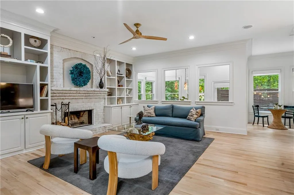 560 Glengate Cove, Sandy Springs, Georgia 30328, 5 Bedrooms Bedrooms, ,4 BathroomsBathrooms,Residential,Sold,560 Glengate Cove,7194179