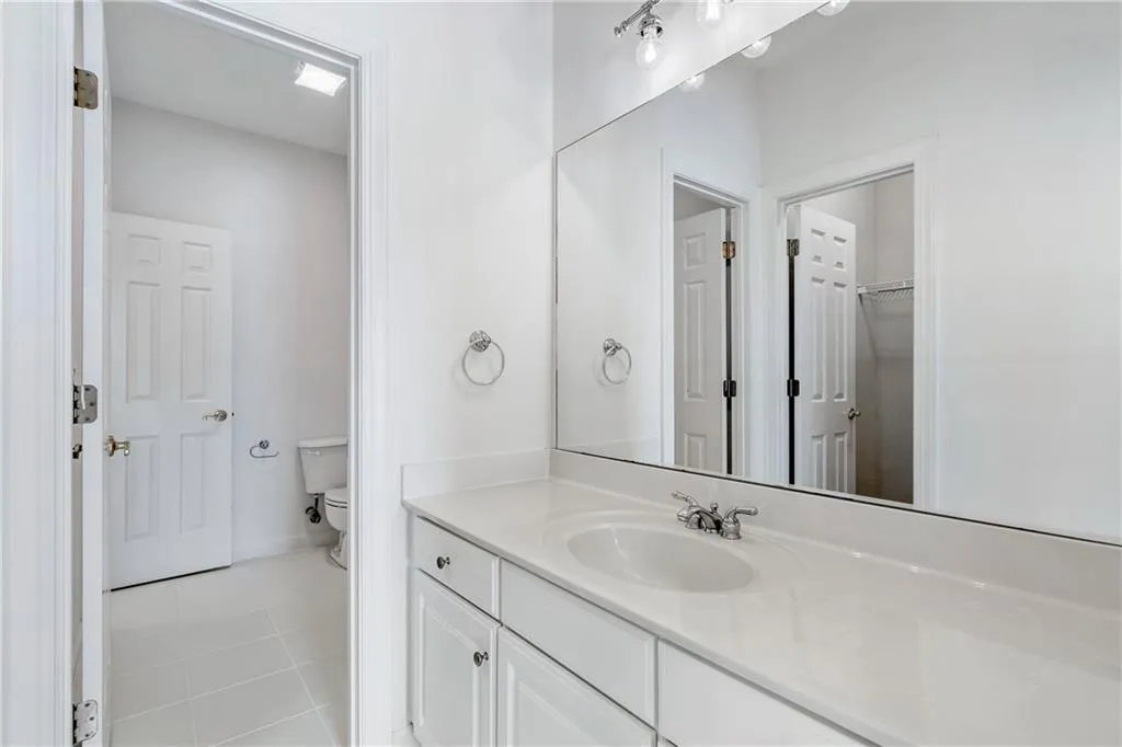560 Glengate Cove, Sandy Springs, Georgia 30328, 5 Bedrooms Bedrooms, ,4 BathroomsBathrooms,Residential,Sold,560 Glengate Cove,7194179