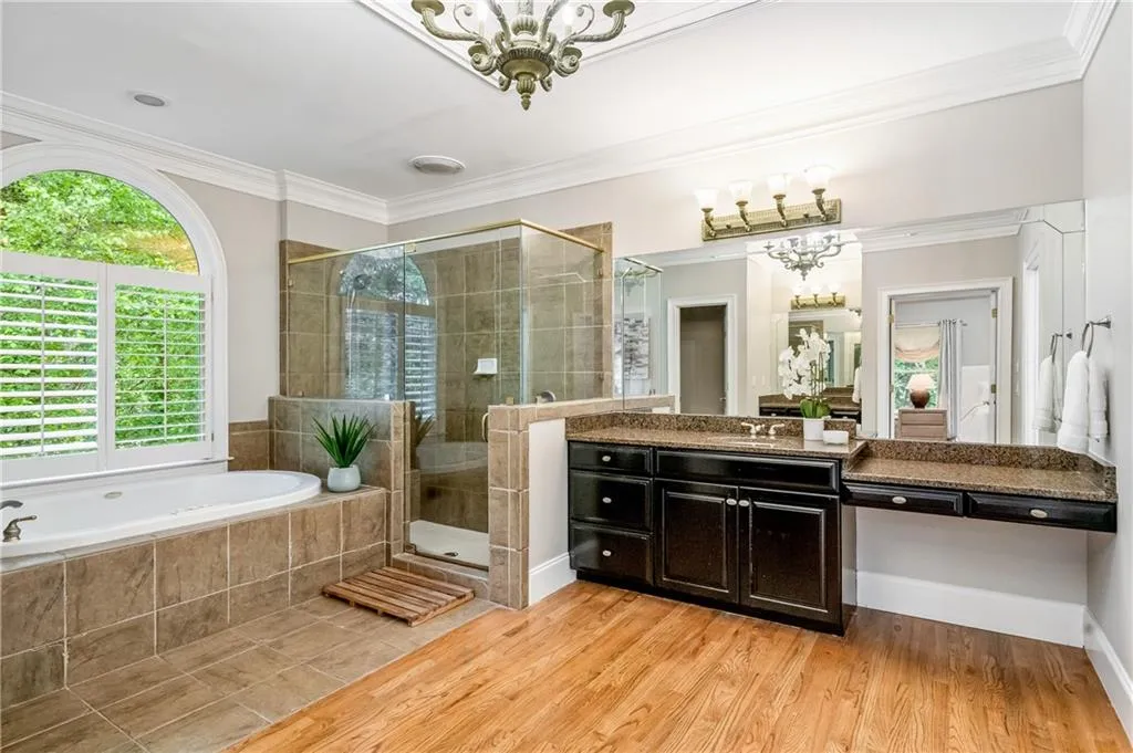 560 Glengate Cove, Sandy Springs, Georgia 30328, 5 Bedrooms Bedrooms, ,4 BathroomsBathrooms,Residential,Sold,560 Glengate Cove,7194179